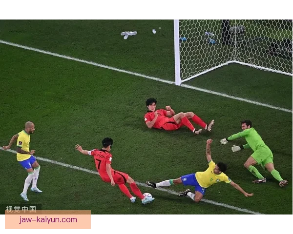 中国足球熬夜助威，球迷热情不减全力支持国家队出征亚运会！