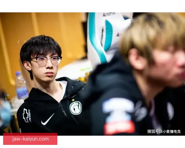 Vini 在新赛季展示出持续提升的状态，值得关注他的场上表现与装备选择。