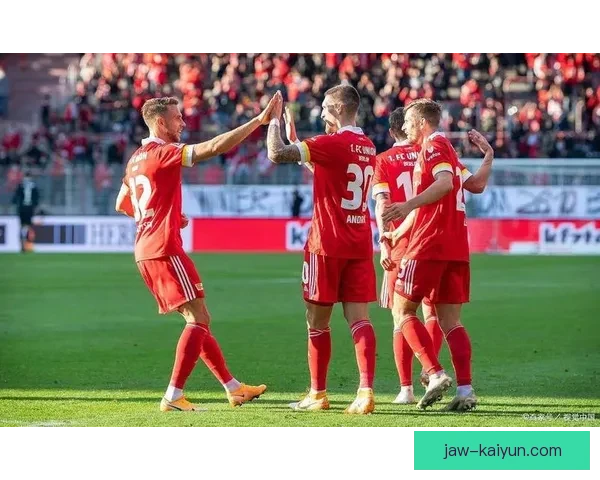 西甲黄潜新时代值得关注，球队状态持续提升向前迈进。