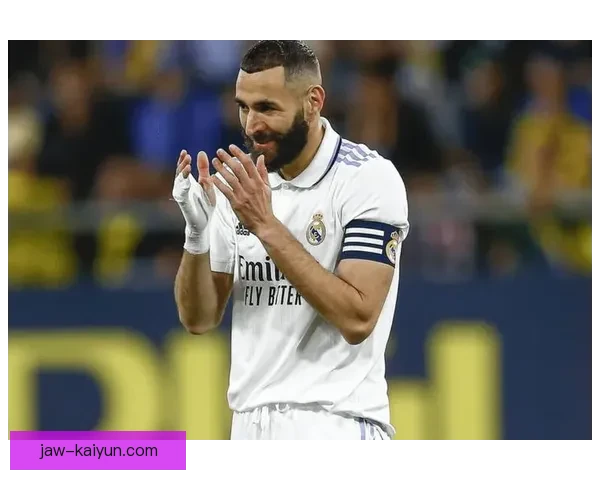 本泽马禁区能力逐渐提升，表现稳健成为球队攻坚关键。