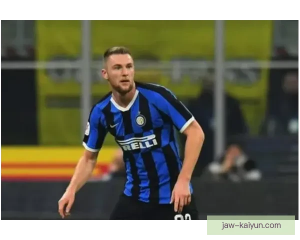 什克里尼亚尔技术特点：防守稳健、出球能力出色、位置感清晰